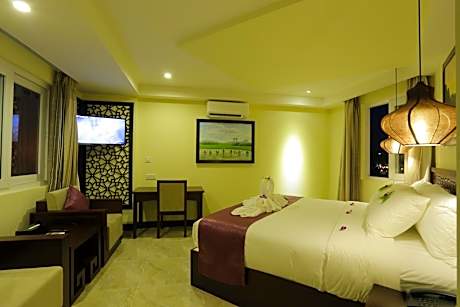 Deluxe Double or Twin Room with Pool View