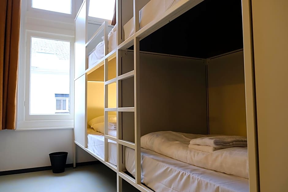 Hostel & Bar De Basis