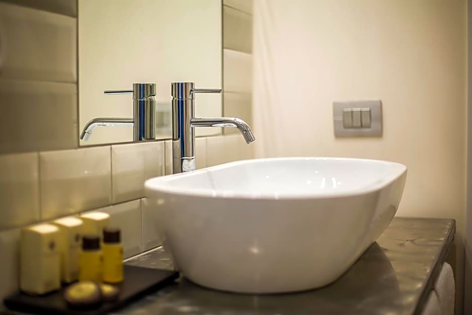 Trevi Contemporary Suite