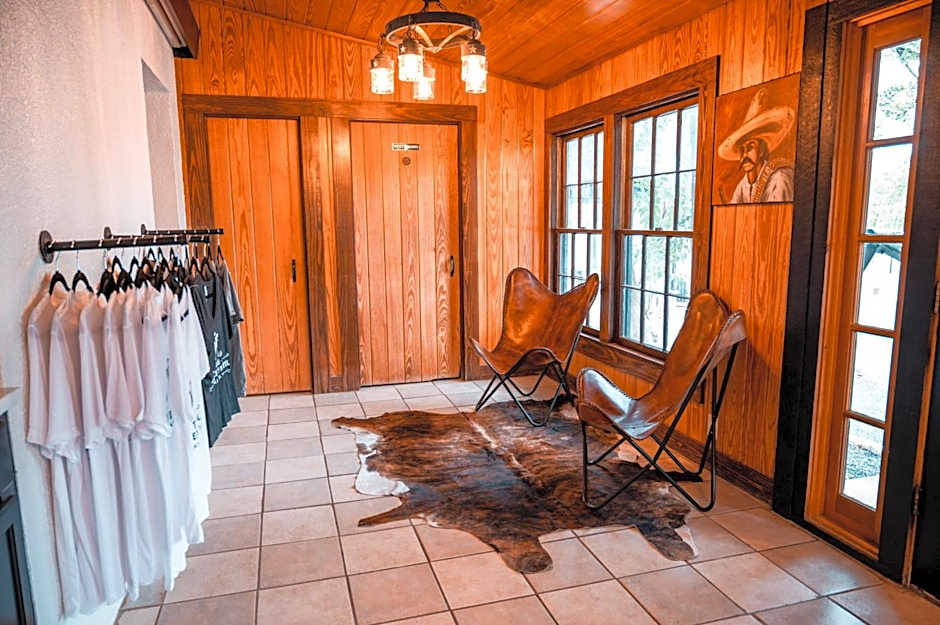 THE VAQUERO MOTEL