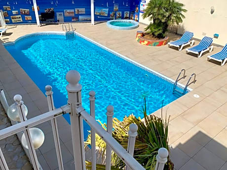 Amerique Hotel Palavas Montpellier Sud -LOGIS-
