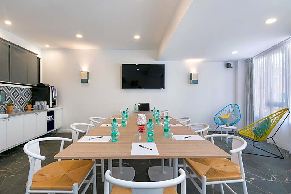 The Deck Hotel by Happyculture