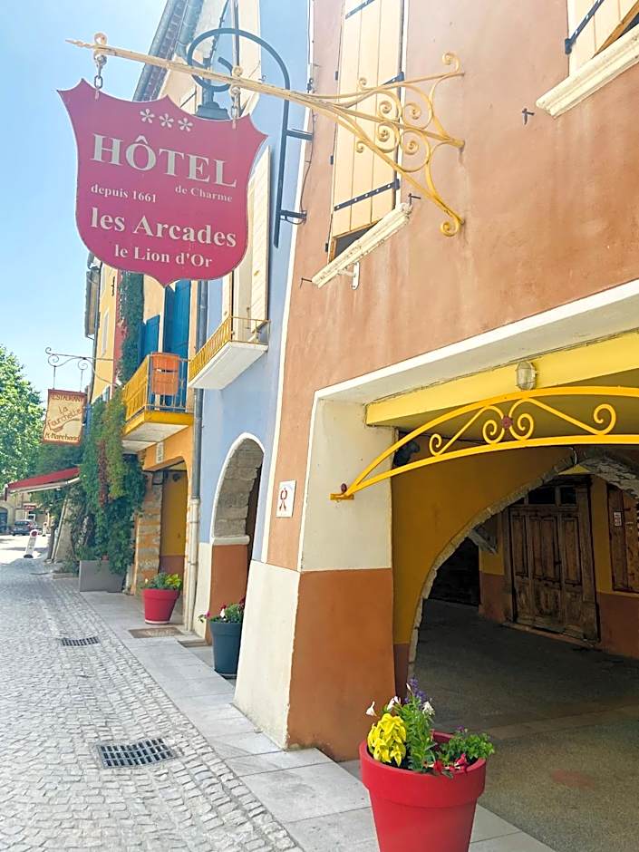 Les Arcades Le Lion D'or