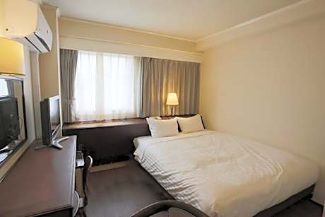 Large Double Room - Non-Smoking