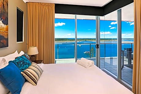 2 Bedroom Superior Apartment – Broadwater View