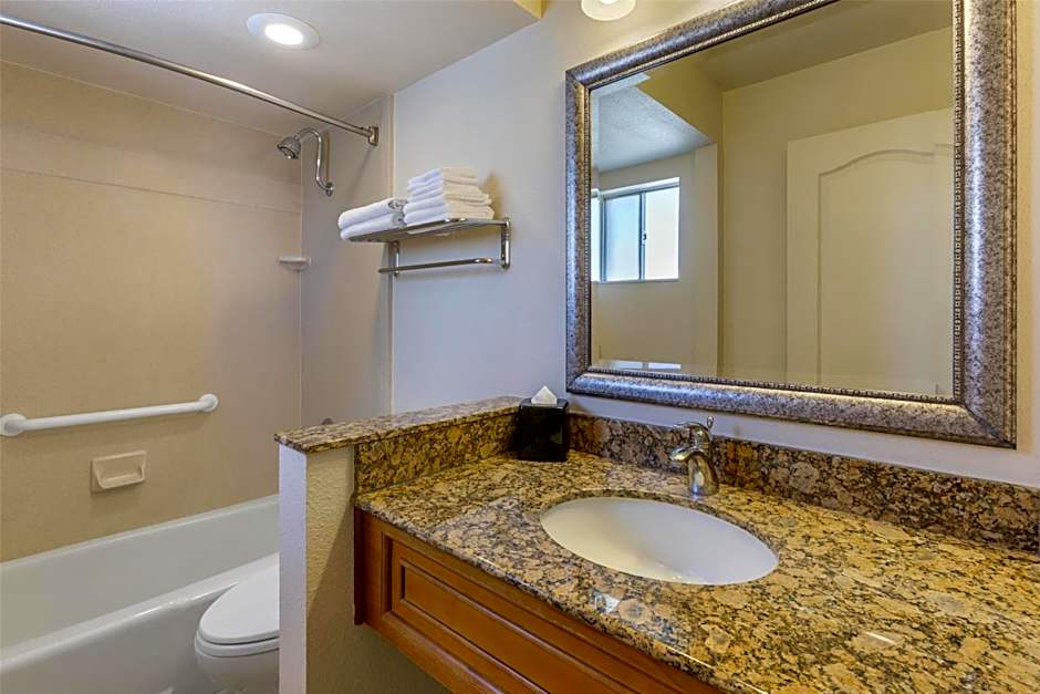 Best Western Plus A Wayfarer's Inn & Suites