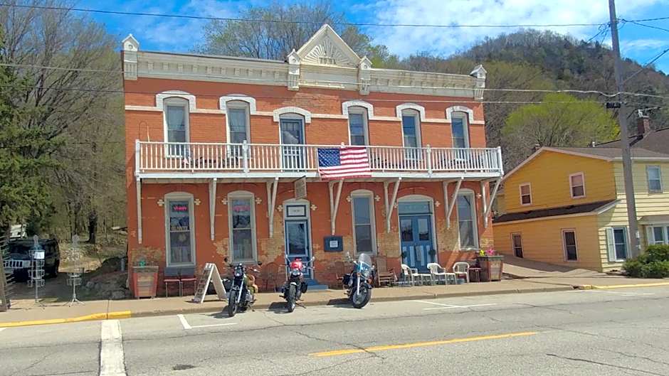 The Burlington Hotel & Bar - Alma WI