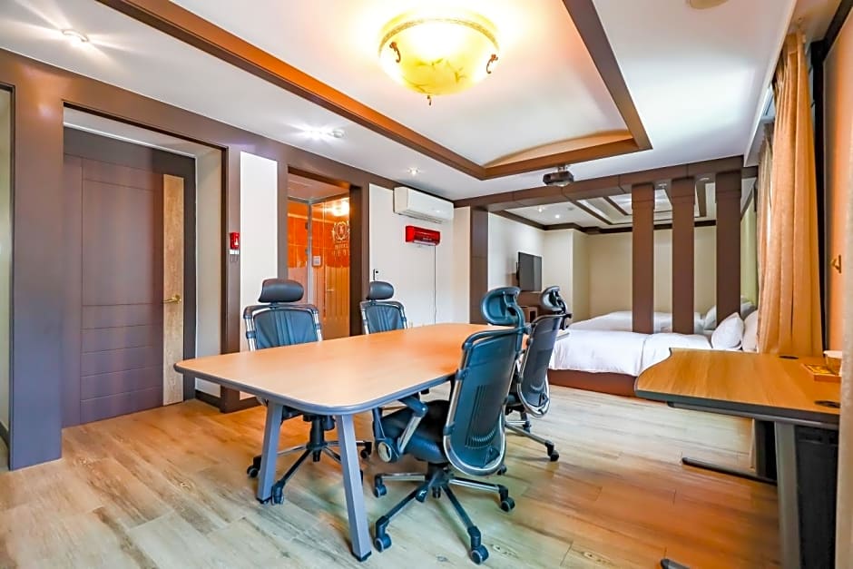 Hotel Charlot Castle