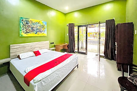 RedDoorz @ MCLOS Syariah Guest House Rantau Perapat