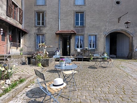 La Maison du Notaire B&B en Gîte "La belle rose", met zwembad en huisdier vriendelijk