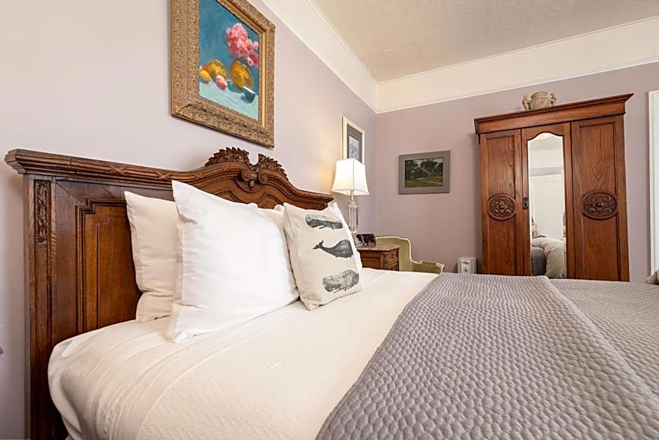 Nantucket Whale Inn, Half Moon Bay