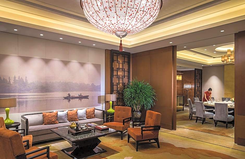 HUALUXE Yangjiang City Center By IHG