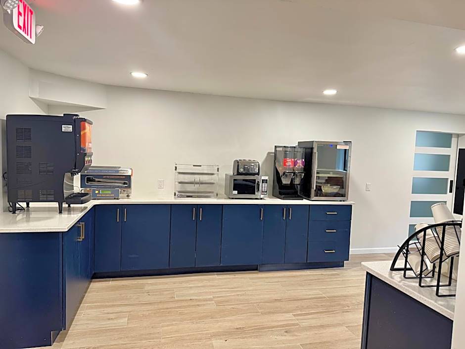 Super 8 by Wyndham Mankato