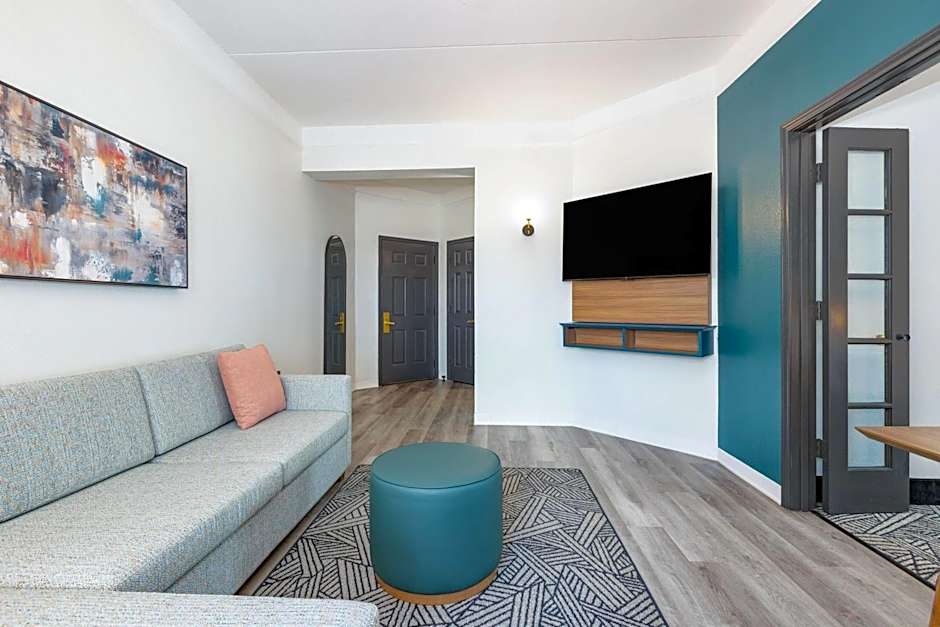 La Quinta Inn & Suites by Wyndham Sherman