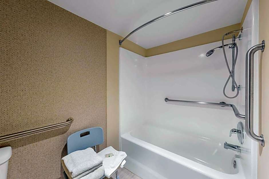 Quality Inn & Suites Camarillo-Oxnard