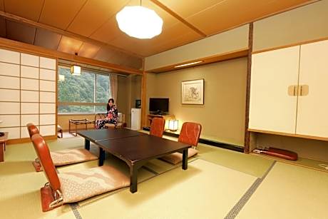Japanese-Style Twin Room with Private Bathroom