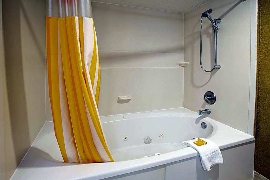 La Quinta Inn & Suites by Wyndham Hot Springs