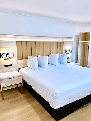 Queen Room with Two Queen Beds - Non-Smoking