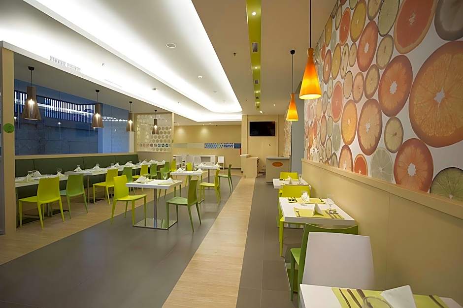 Yello Hotel Jemursari