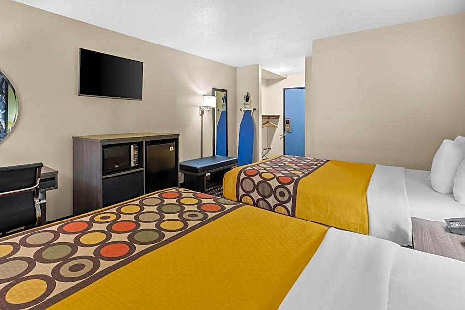 Super 8 by Wyndham Watertown WI