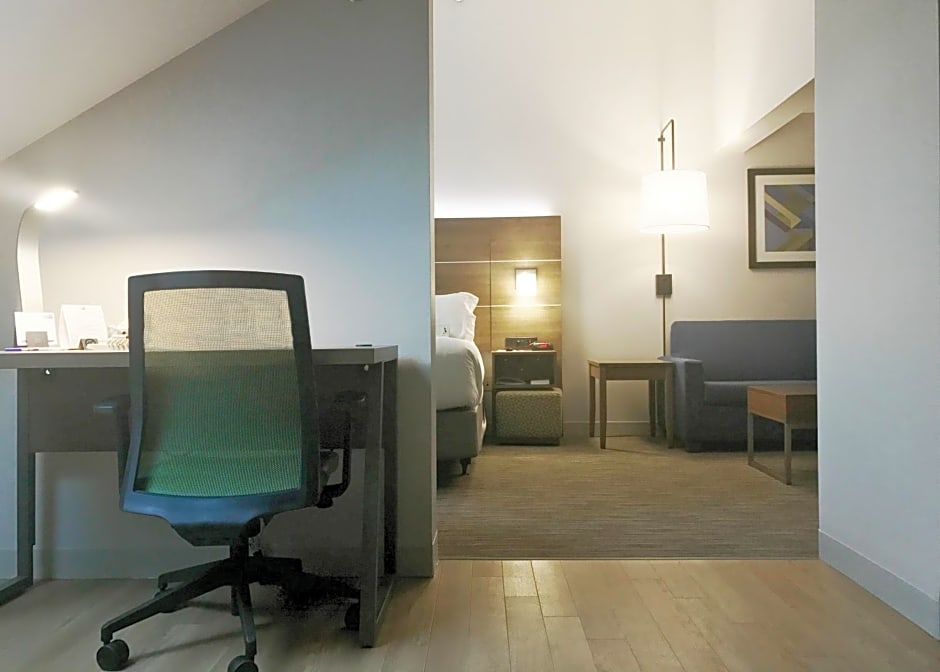 Holiday Inn Express Hotel & Suites White River Junction, an IHG Hotel