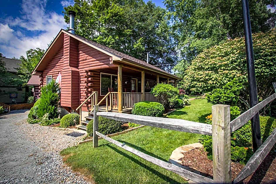 Mountainaire Inn and Log Cabins