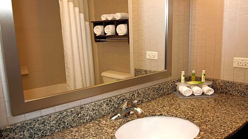 Holiday Inn Express & Suites Wichita Northeast By IHG