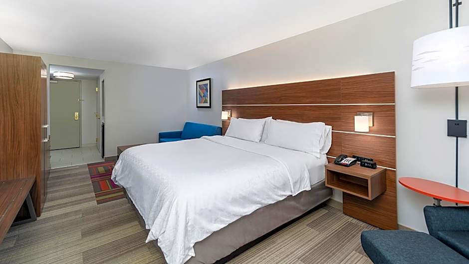 Holiday Inn Express & Suites Dinuba West