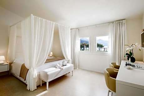 One-Bedroom Suite with Sea View