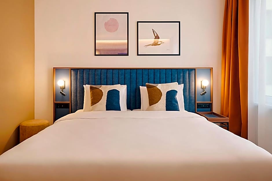 D8 Hotel