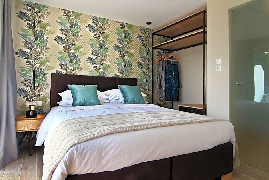 Maison 66, Riviera Hotels