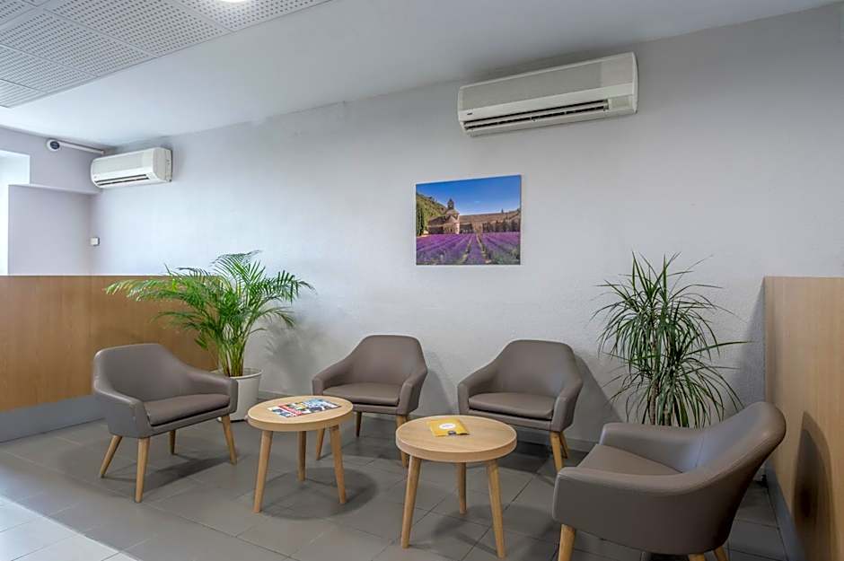 B&B HOTEL Orange - Échangeur A7 A9