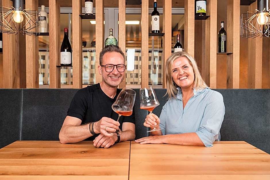 MONS suites wine passion