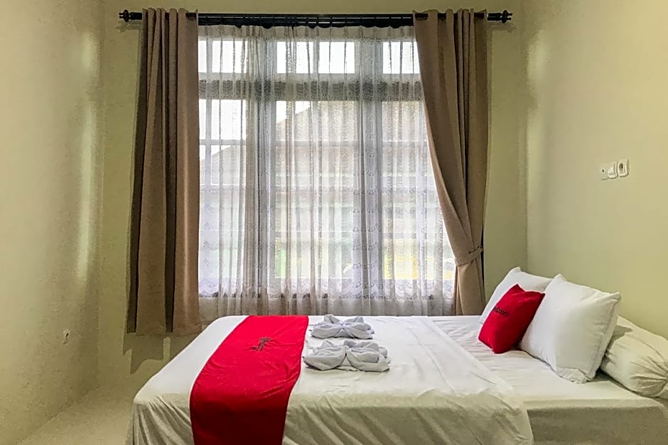 RedDoorz Syariah near Stasiun Madiun 2