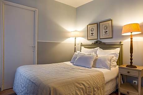 Standard Double Room With Partial Garden View