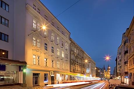 Louren Apartments