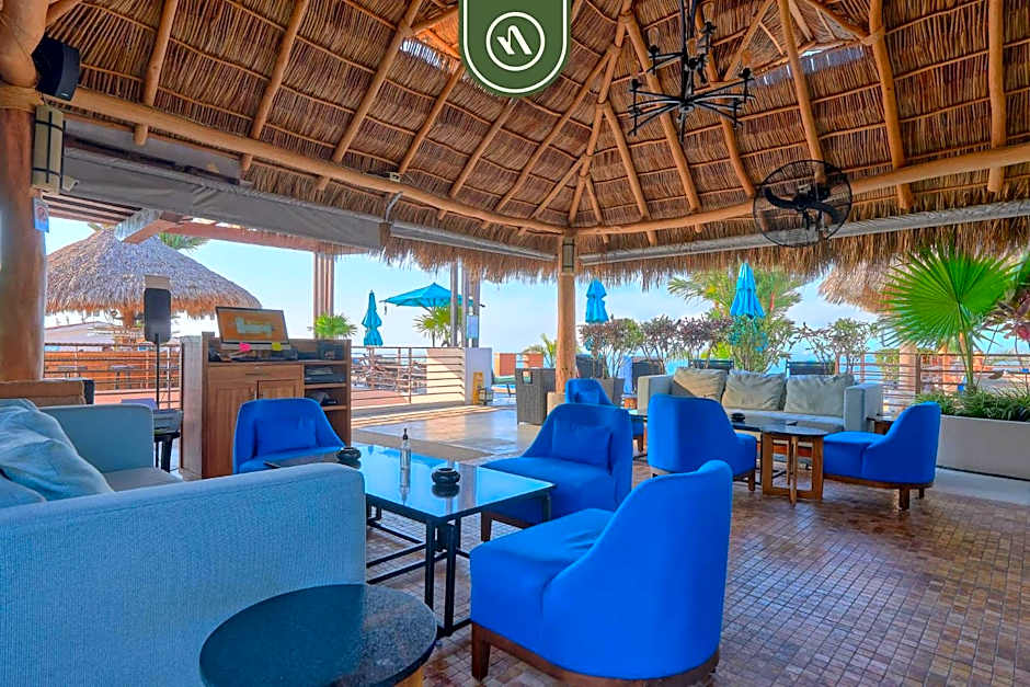 1 BR Condo - Amazing Sunsets Froom the Roof - Pool