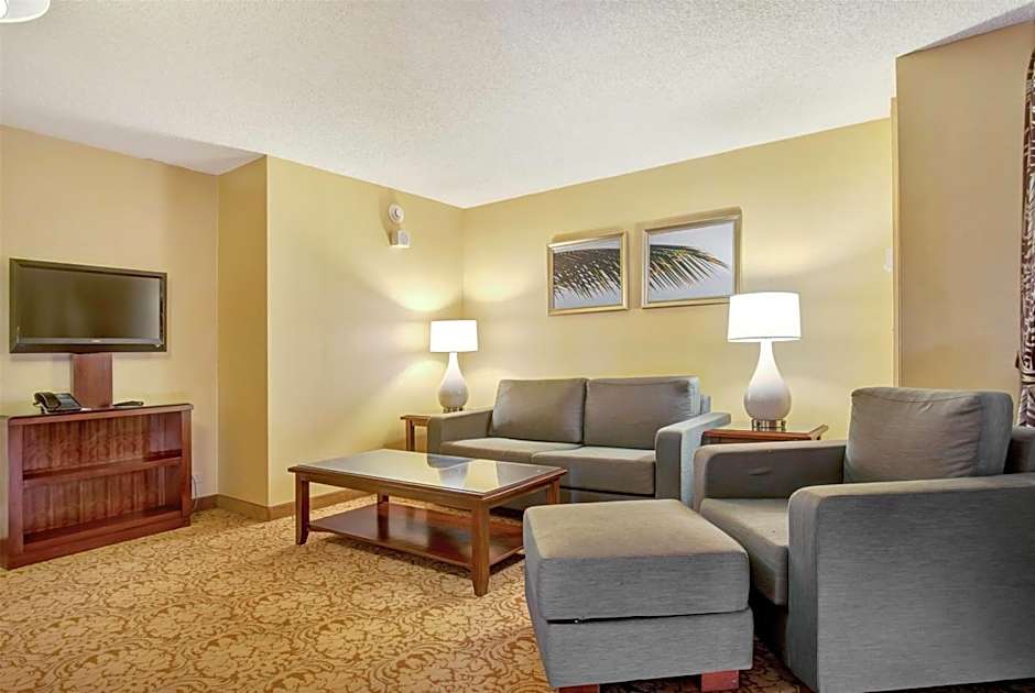 Hilo Hawaiian Hotel, Trademark Collection by Wyndham