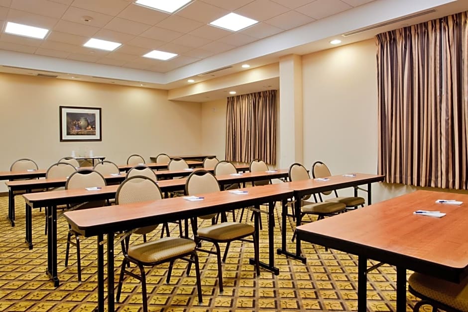 Candlewood Suites Norfolk Airport, an IHG Hotel