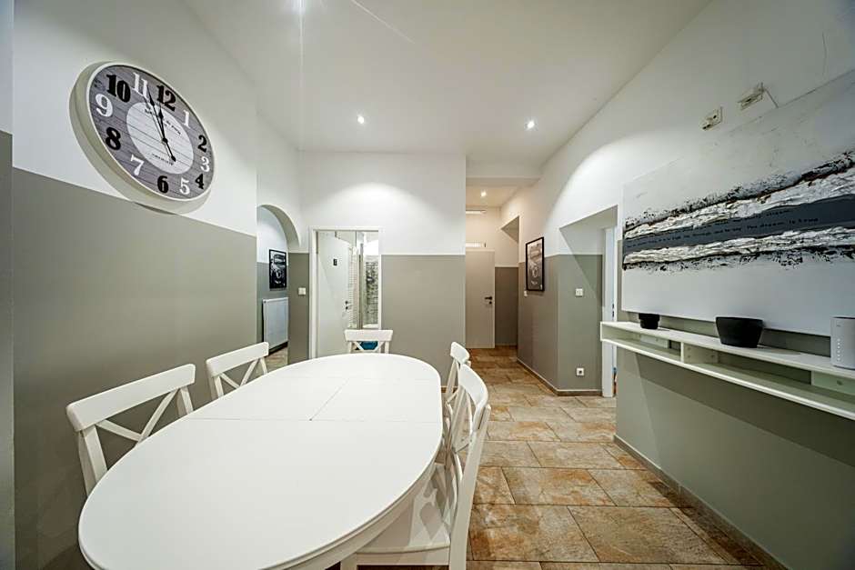 Nice Central City Room