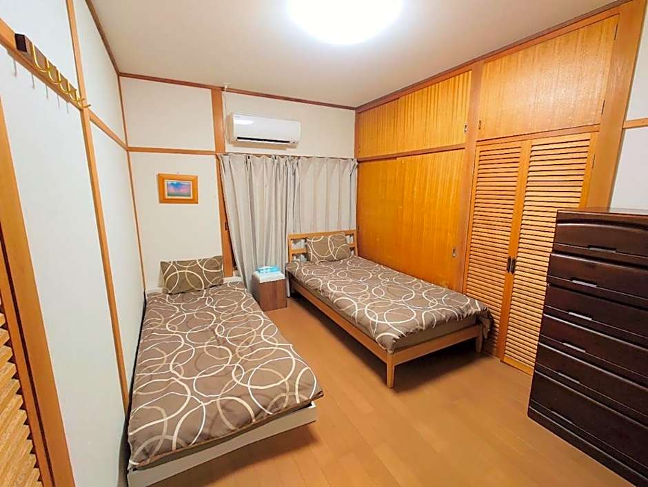 season guest house in nishi shinjuku 100 square meters, 4 bedrooms, 2 living rooms
