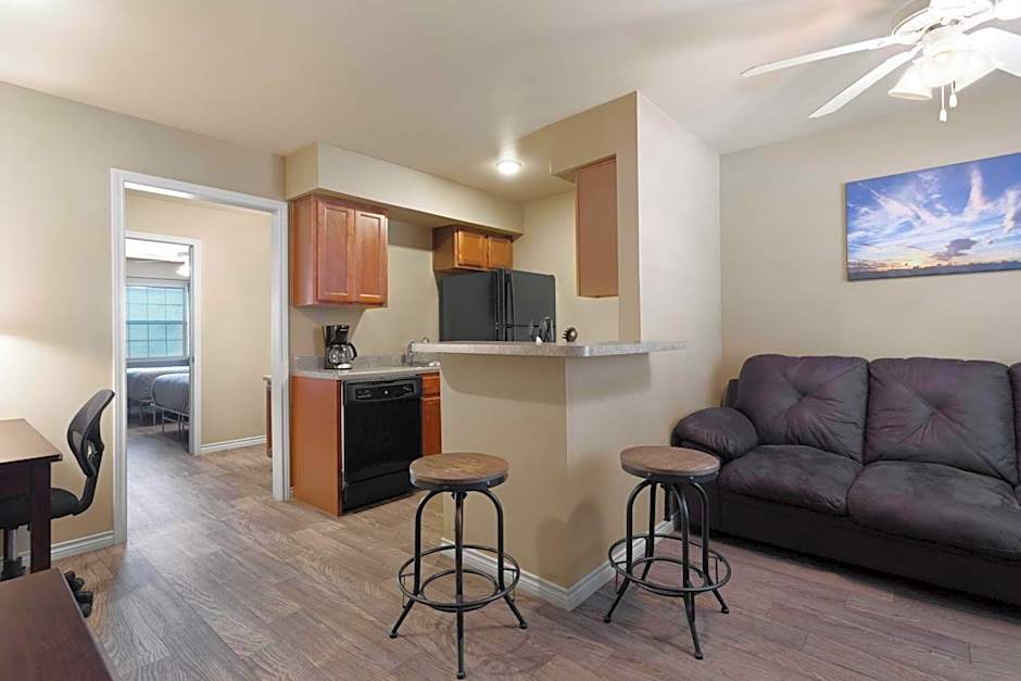 Eagle's Den Suites Andrews a Travelodge by Wyndham