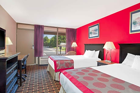 2 Double Beds Smoking Optional Room