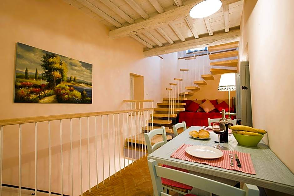 Farmhouse with swimming pool surrounded by greenery just 20 minutes from Arezzo