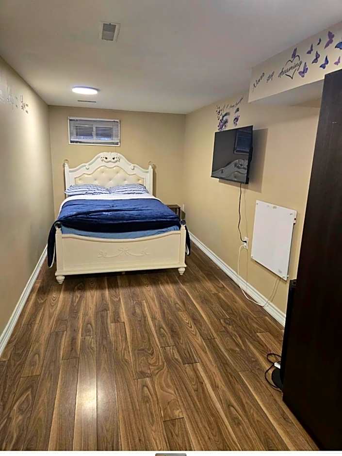 Private room with TVnetflix and free parking