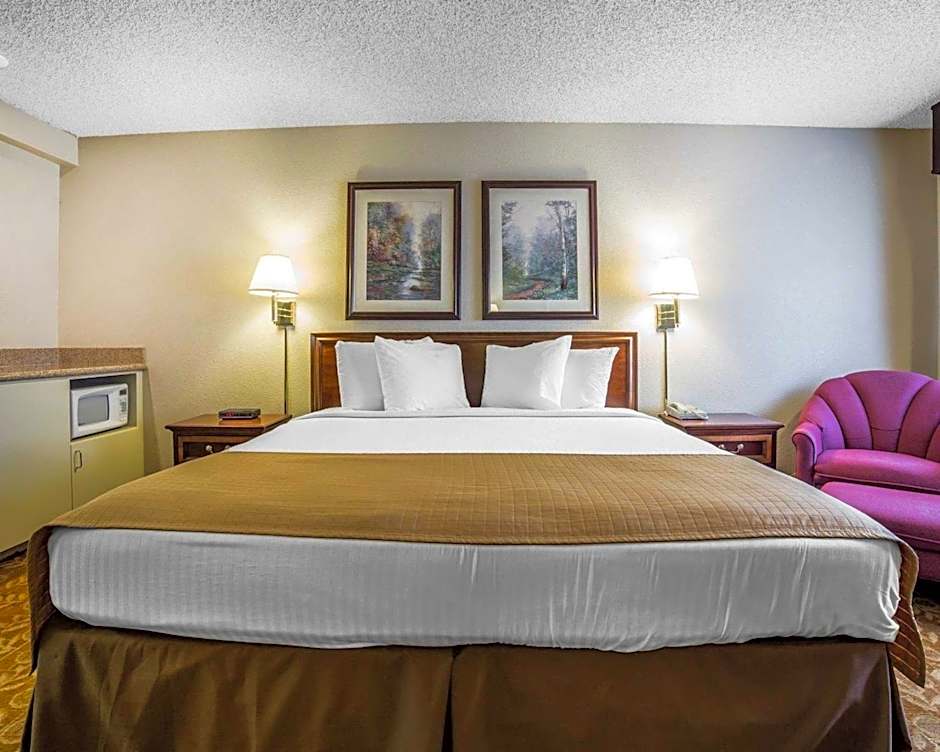 Photo 1 of 4 of 1 King Bed