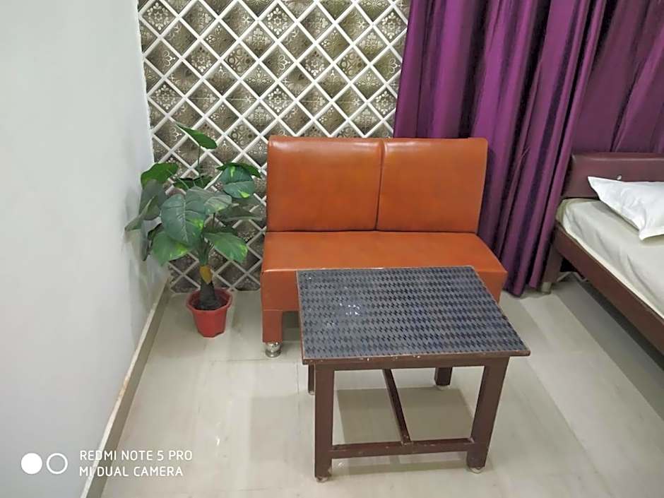 New Hotel Yatri Niwas – Varanasi, VA