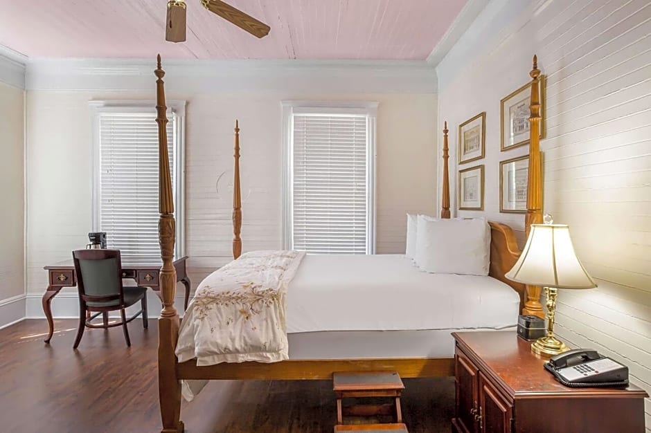 Coombs Inn & Suites, Ascend Hotel Collection