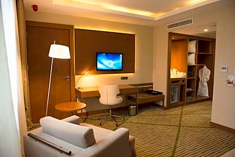 1 King Bed Standard Accessible Smoking