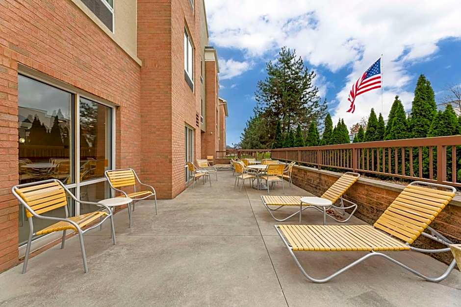 Comfort Inn & Suites Akron South